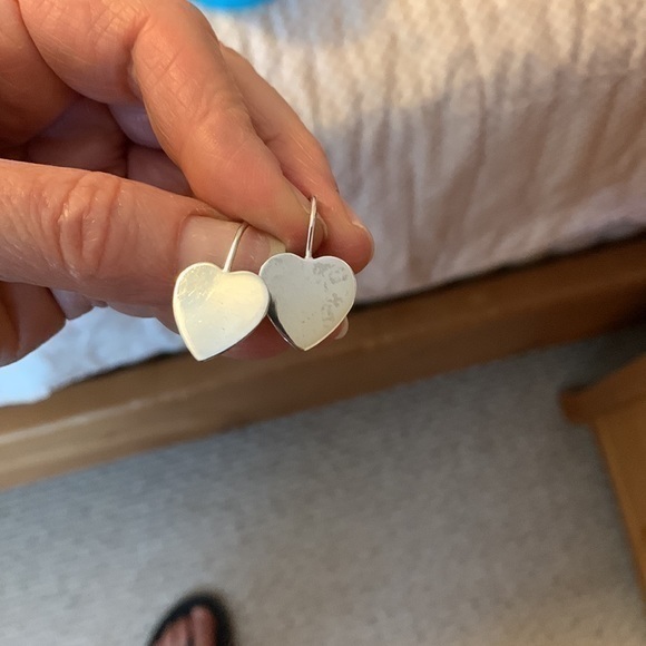 Silver heart earrings - Picture 3 of 3